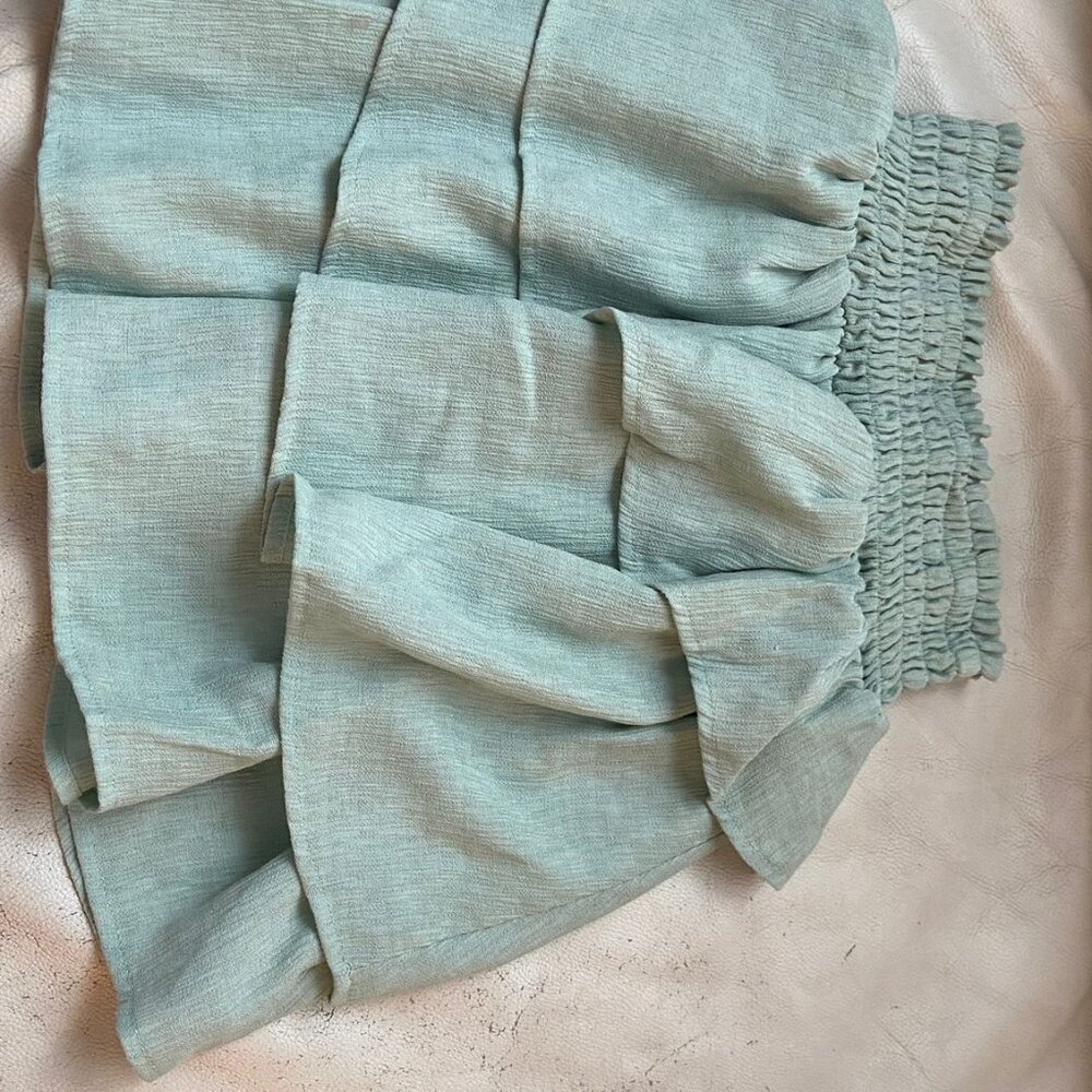 H&M Skirt - Picture 2 of 3